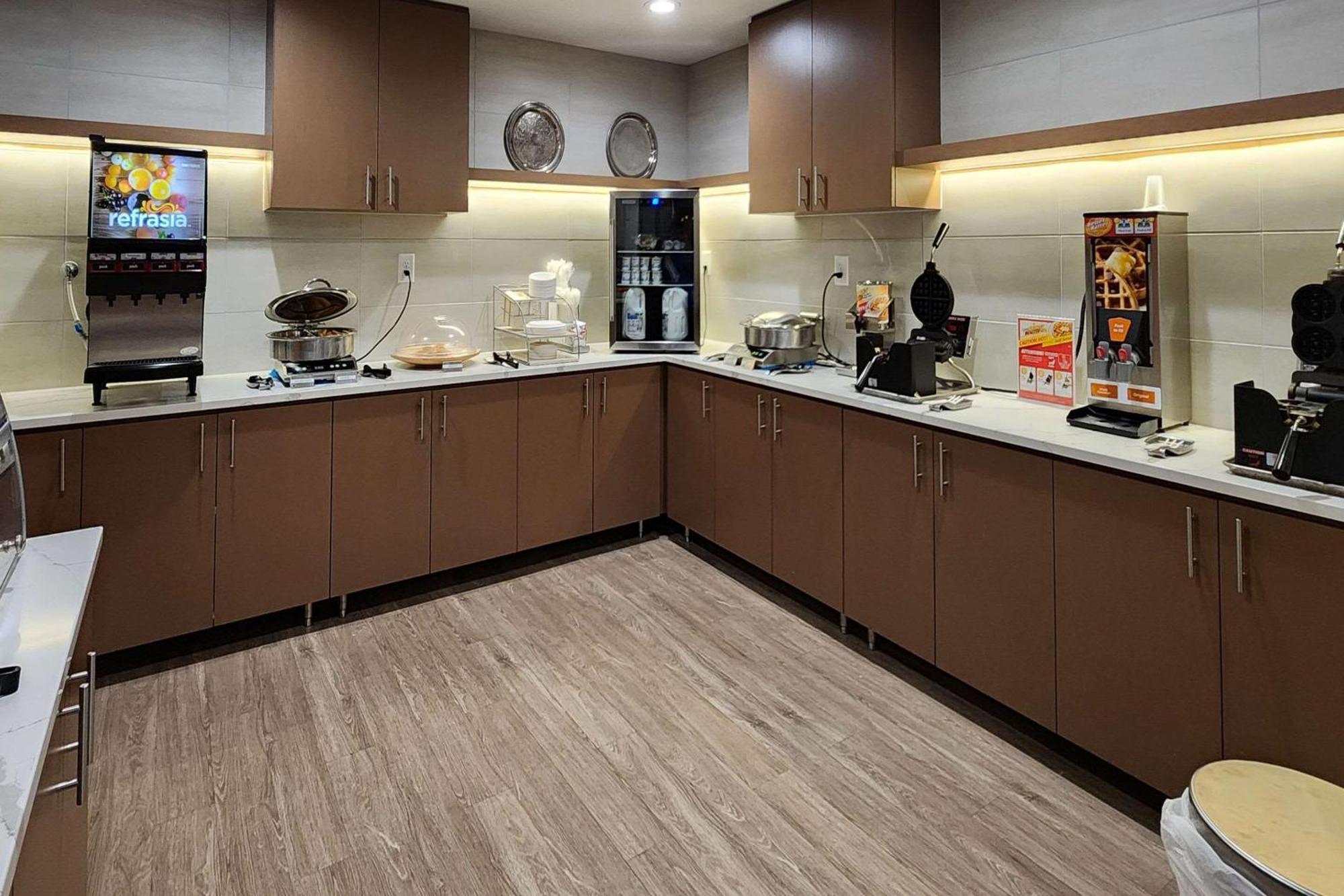 Comfort Inn & Suites Шакопи Экстерьер фото